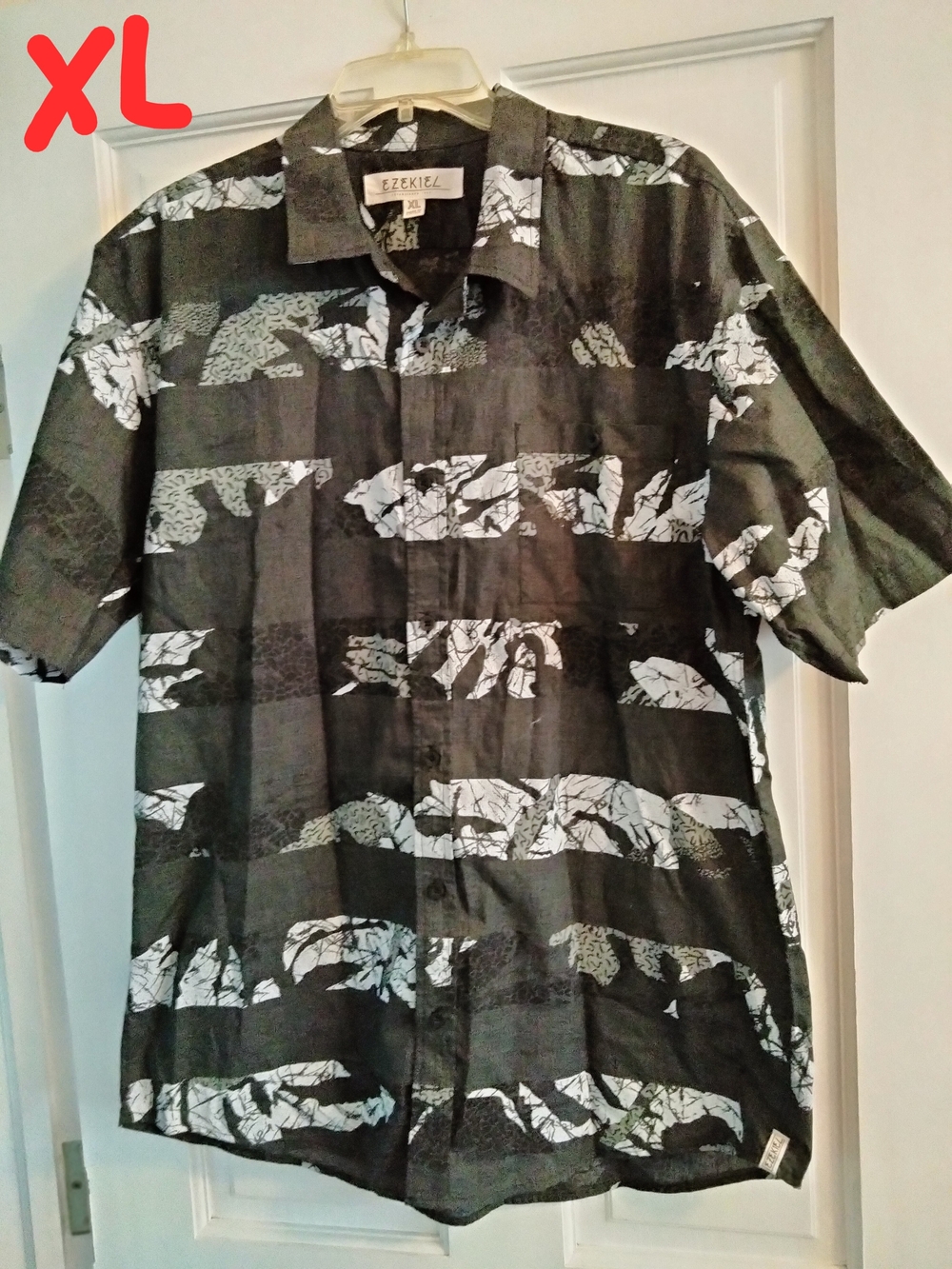 Ezekiel Black & White Short-Sleeve Button-Down Shirt